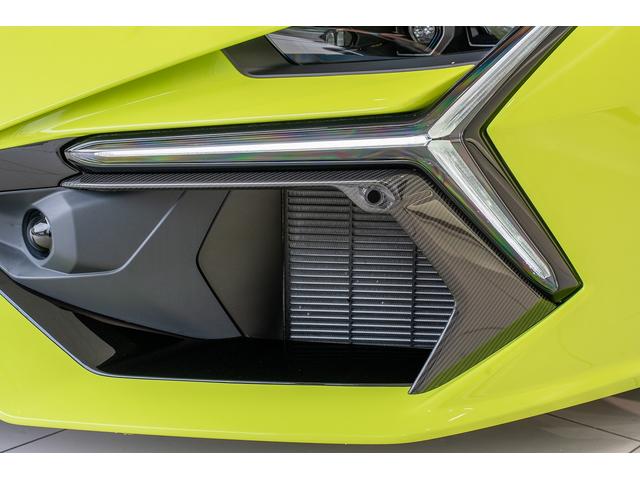 レヴエルト ベースグレード　シャイニーカーボンパッケージ　正規ディーラー車　ボディカラー　Ｖｅｒｄｅ　Ｓｃａｎｄａｌ　リアディフューザー・ストライプ　エアロドアフィン（シャイニーカーボン）　インテリアカーボンディテールパッケージ（11枚目）