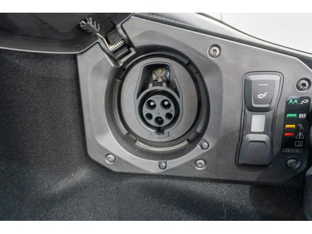 レヴエルト ベースグレード　シャイニーカーボンパッケージ　正規ディーラー車　ボディカラー　Ｖｅｒｄｅ　Ｓｃａｎｄａｌ　リアディフューザー・ストライプ　エアロドアフィン（シャイニーカーボン）　インテリアカーボンディテールパッケージ（19枚目）