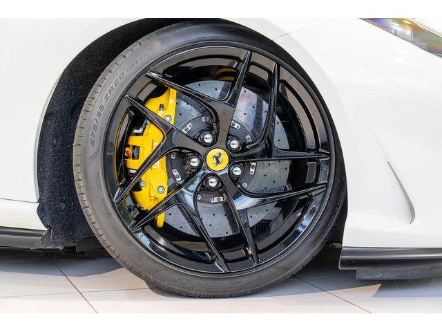 ８１２スーパーファスト 　正規ディーラー車　パワークラフト可変マフラー　ローダウン　カーボンドライバーゾーンＬＥＤ　フル電動シート　パッセンジャーディスプレイ　鍛造２０インチホイール　フロント　リフティング（12枚目）