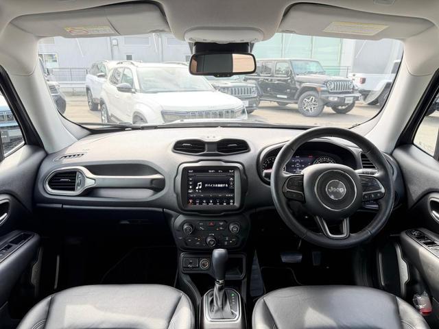 ジープ・レネゲード リミテッド　認定中古車保証付　整備付　レザーシート　シートヒーター　テアリングヒーター　パワーシート　ＡＣＣ搭載　８．４インチナビ　バックカメラ　ＥＴＣ２．０　純正１７インチＡＷ　フルセグ　ＬＥＤヘッドライト（14枚目）
