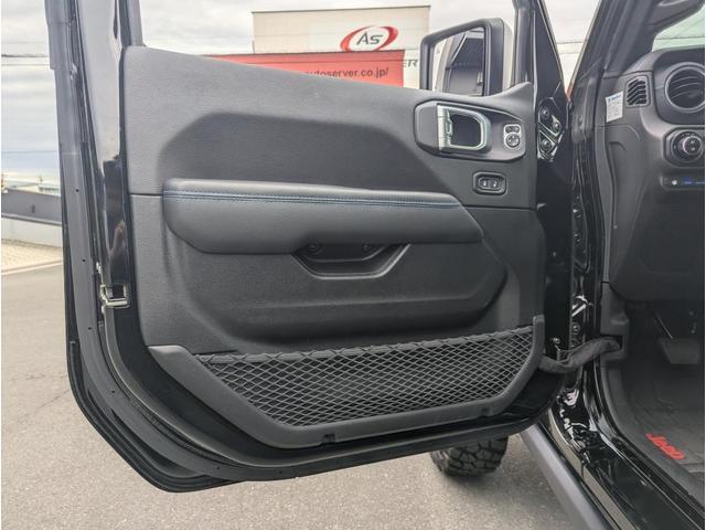 ジープ・ラングラーアンリミテッド4xe ルビコン4xe 認定中古車 弊社オーナー様下取り車両 車検整備付 プラグインハイブリッドモデル シートヒーター ステアリングヒーター Bluetooth接続 applecarplay androidauto(17枚目)