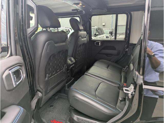 ジープ・ラングラーアンリミテッド4xe ルビコン4xe 認定中古車 弊社オーナー様下取り車両 車検整備付 プラグインハイブリッドモデル シートヒーター ステアリングヒーター Bluetooth接続 applecarplay androidauto(18枚目)