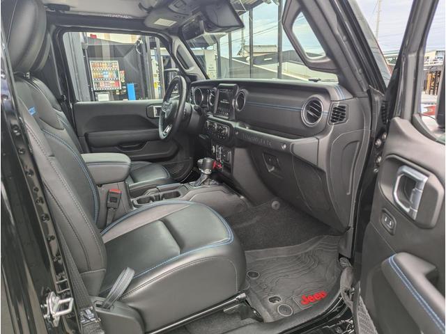 ジープ・ラングラーアンリミテッド4xe ルビコン4xe 認定中古車 弊社オーナー様下取り車両 車検整備付 プラグインハイブリッドモデル シートヒーター ステアリングヒーター Bluetooth接続 applecarplay androidauto(21枚目)