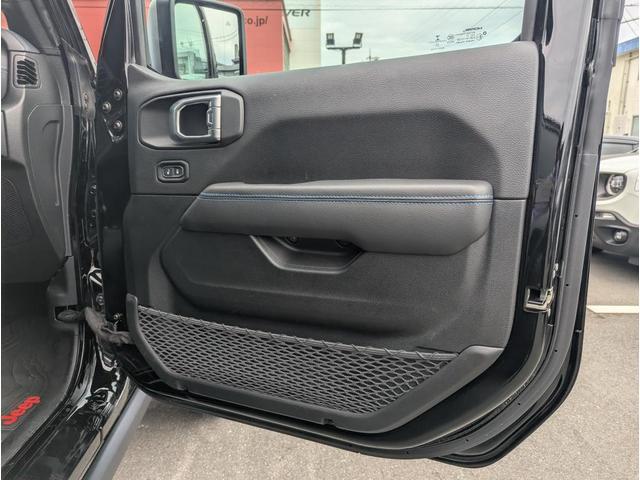 ジープ・ラングラーアンリミテッド4xe ルビコン4xe 認定中古車 弊社オーナー様下取り車両 車検整備付 プラグインハイブリッドモデル シートヒーター ステアリングヒーター Bluetooth接続 applecarplay androidauto(23枚目)