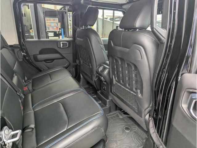 ジープ・ラングラーアンリミテッド4xe ルビコン4xe 認定中古車 弊社オーナー様下取り車両 車検整備付 プラグインハイブリッドモデル シートヒーター ステアリングヒーター Bluetooth接続 applecarplay androidauto(24枚目)