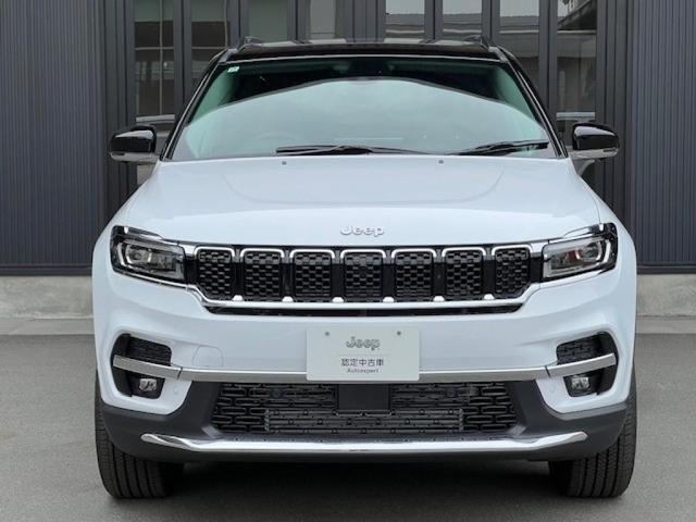 �t�����g�r���[�ɂȂ�܂��B�t���b�O�V�b�v���f���ł���O�����h�`�F���L�[��f�i�Ƃ�����f�U�C���͍����������o�������܂��B