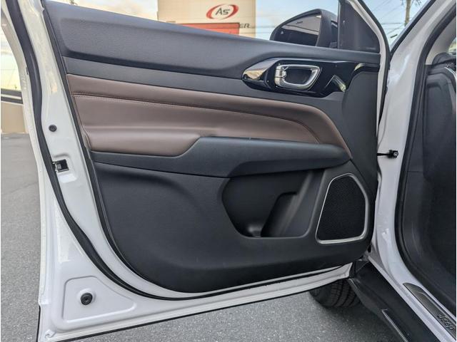 ����ȃh�A�p�l���ɂȂ�܂��B