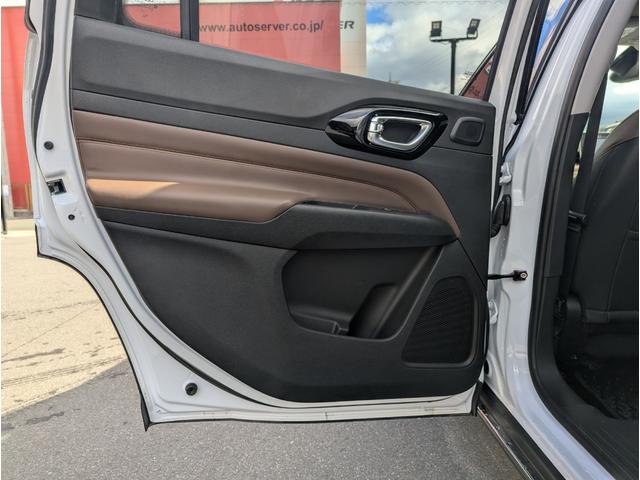 ���㕔���ȃh�A�p�l���ɂȂ�܂��B