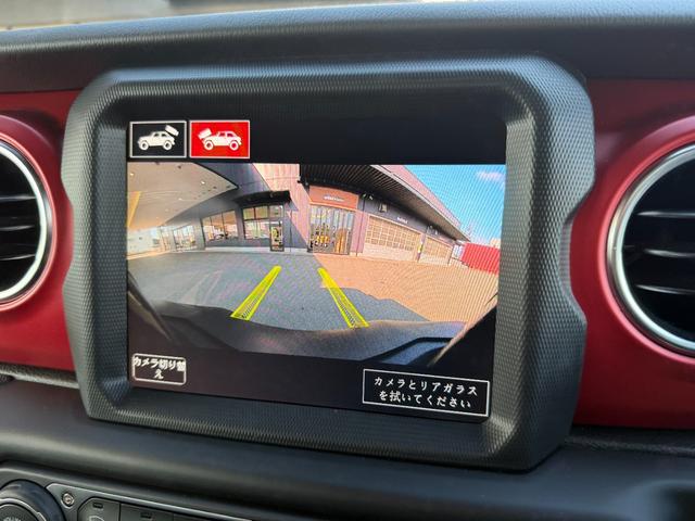 �o�b�N�J�����������Ă���܂��B