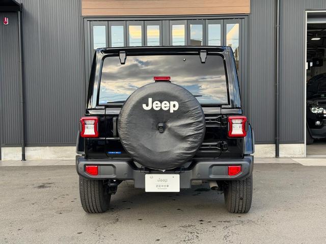 �w�ʂɂ̓W�[�v�̃��S����̃X�y�A�^�C���I