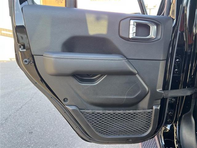 �㕔���Ȃ̑��̃X�C�b�`���㕔���Ȓ������ɑ������Ă���܂��B