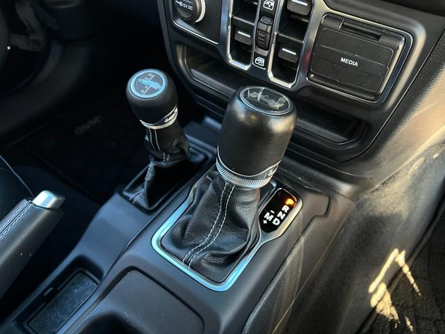 �V�t�g���o�[�ƂS�v�c�̐؂�ւ����o�[�ɂȂ�܂��B