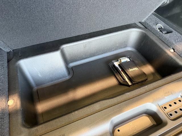 �g�����N���[�����ɂ͎��[�X�y�[�X���������܂��B