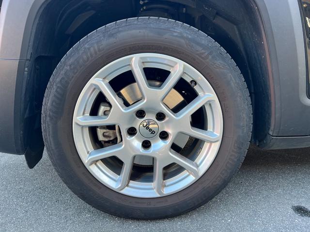 ジープ・レネゲード リミテッド　新車保証付き　整備付き　弊社代車使用　ワンオーナー　ＬＥＤヘッドライト　シートヒーター　ステアリングヒート　パワーシート　純正１７インチアルホイール（10枚目）