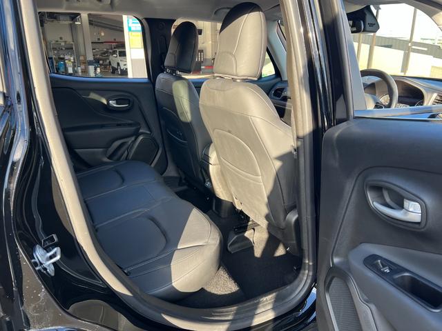 ジープ・レネゲード リミテッド　新車保証付き　整備付き　弊社代車使用　ワンオーナー　ＬＥＤヘッドライト　シートヒーター　ステアリングヒート　パワーシート　純正１７インチアルホイール（19枚目）