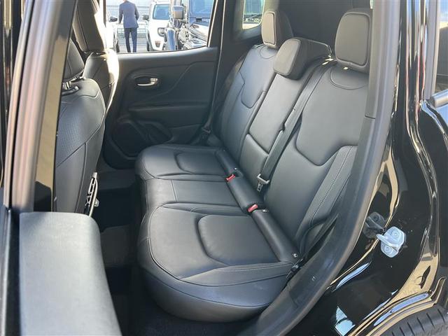 ジープ・レネゲード リミテッド　新車保証付き　整備付き　弊社代車使用　ワンオーナー　ＬＥＤヘッドライト　シートヒーター　ステアリングヒート　パワーシート　純正１７インチアルホイール（25枚目）