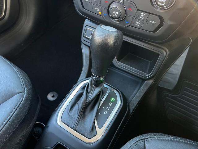 ジープ・レネゲード リミテッド　新車保証付き　整備付き　弊社代車使用　ワンオーナー　ＬＥＤヘッドライト　シートヒーター　ステアリングヒート　パワーシート　純正１７インチアルホイール（33枚目）