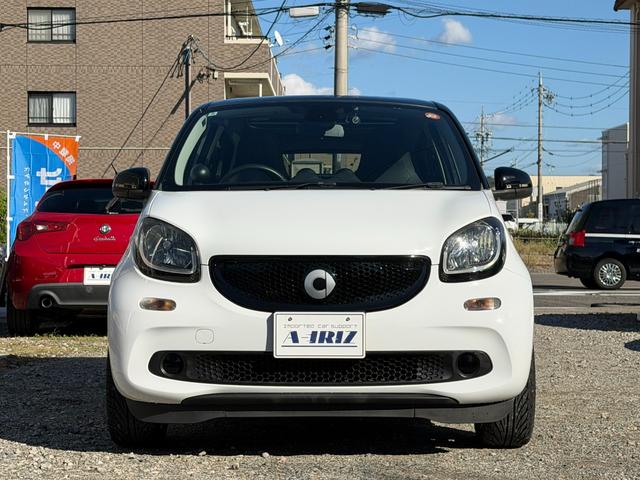 スマートフォーフォー ターボ 半年保証付 禁煙車 レザーシート ガラスルーフ ナビ 地デジ バックモニター キーレス 純正16インチアルミ シートヒーター 衝突軽減システム アイドリングストップ ドライブレコーダー ETC(5枚目)