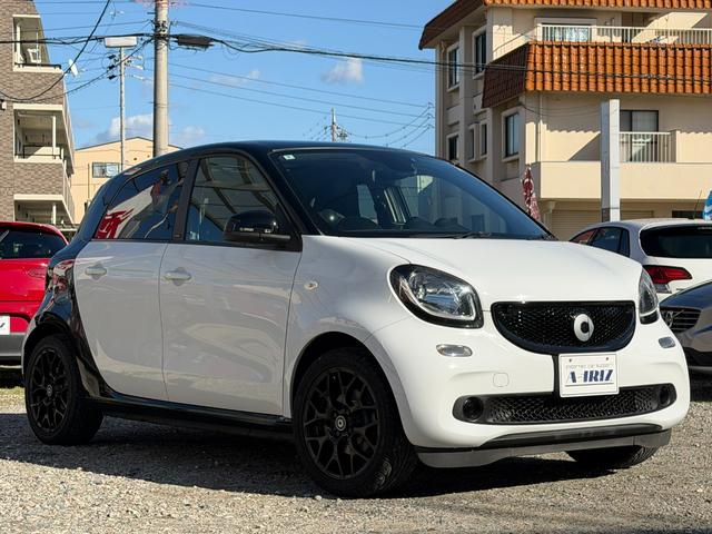 スマートフォーフォー ターボ 半年保証付 禁煙車 レザーシート ガラスルーフ ナビ 地デジ バックモニター キーレス 純正16インチアルミ シートヒーター 衝突軽減システム アイドリングストップ ドライブレコーダー ETC(6枚目)