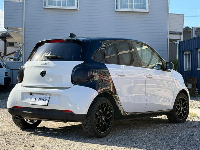 スマートフォーフォー ターボ 半年保証付 禁煙車 レザーシート ガラスルーフ ナビ 地デジ バックモニター キーレス 純正16インチアルミ シートヒーター 衝突軽減システム アイドリングストップ ドライブレコーダー ETC(8枚目)