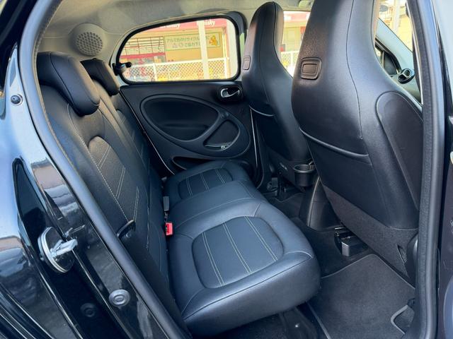 スマートフォーフォー ターボ 半年保証付 禁煙車 レザーシート ガラスルーフ ナビ 地デジ バックモニター キーレス 純正16インチアルミ シートヒーター 衝突軽減システム アイドリングストップ ドライブレコーダー ETC(14枚目)