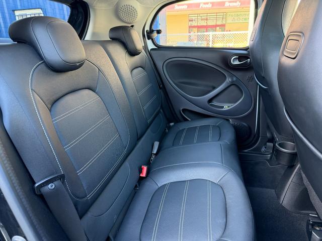 スマートフォーフォー ターボ 半年保証付 禁煙車 レザーシート ガラスルーフ ナビ 地デジ バックモニター キーレス 純正16インチアルミ シートヒーター 衝突軽減システム アイドリングストップ ドライブレコーダー ETC(15枚目)