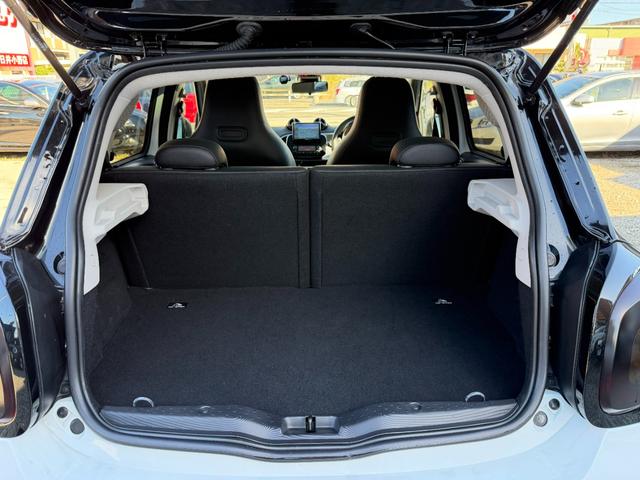 スマートフォーフォー ターボ 半年保証付 禁煙車 レザーシート ガラスルーフ ナビ 地デジ バックモニター キーレス 純正16インチアルミ シートヒーター 衝突軽減システム アイドリングストップ ドライブレコーダー ETC(16枚目)