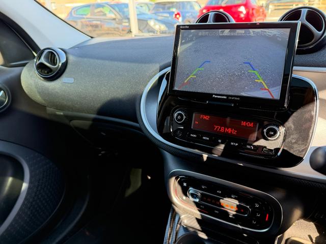 スマートフォーフォー ターボ 半年保証付 禁煙車 レザーシート ガラスルーフ ナビ 地デジ バックモニター キーレス 純正16インチアルミ シートヒーター 衝突軽減システム アイドリングストップ ドライブレコーダー ETC(19枚目)