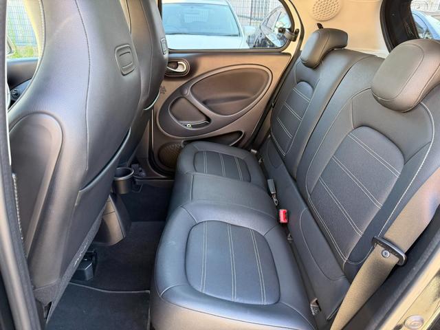 スマートフォーフォー ターボ 半年保証付 禁煙車 レザーシート ガラスルーフ ナビ 地デジ バックモニター キーレス 純正16インチアルミ シートヒーター 衝突軽減システム アイドリングストップ ドライブレコーダー ETC(28枚目)