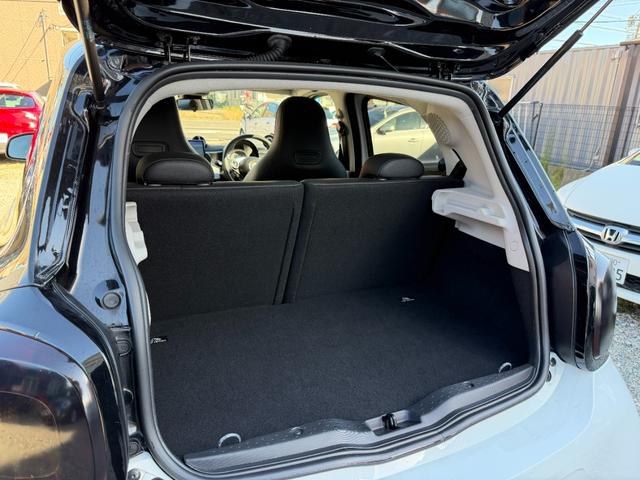 スマートフォーフォー ターボ 半年保証付 禁煙車 レザーシート ガラスルーフ ナビ 地デジ バックモニター キーレス 純正16インチアルミ シートヒーター 衝突軽減システム アイドリングストップ ドライブレコーダー ETC(29枚目)