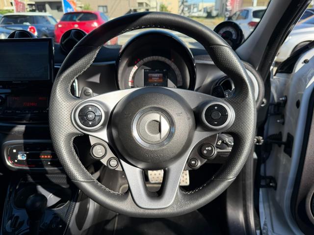 スマートフォーフォー ターボ 半年保証付 禁煙車 レザーシート ガラスルーフ ナビ 地デジ バックモニター キーレス 純正16インチアルミ シートヒーター 衝突軽減システム アイドリングストップ ドライブレコーダー ETC(30枚目)