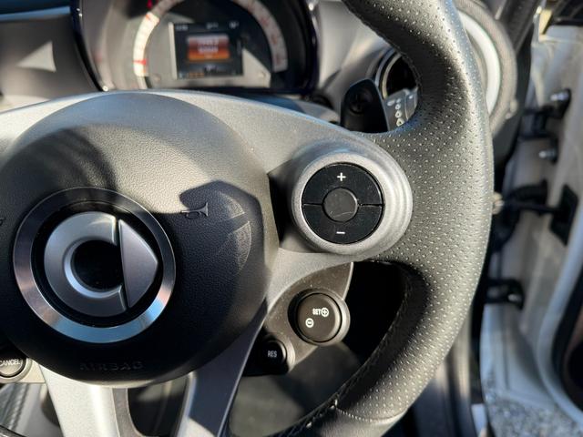 スマートフォーフォー ターボ 半年保証付 禁煙車 レザーシート ガラスルーフ ナビ 地デジ バックモニター キーレス 純正16インチアルミ シートヒーター 衝突軽減システム アイドリングストップ ドライブレコーダー ETC(32枚目)