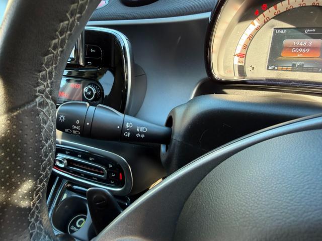 スマートフォーフォー ターボ 半年保証付 禁煙車 レザーシート ガラスルーフ ナビ 地デジ バックモニター キーレス 純正16インチアルミ シートヒーター 衝突軽減システム アイドリングストップ ドライブレコーダー ETC(33枚目)