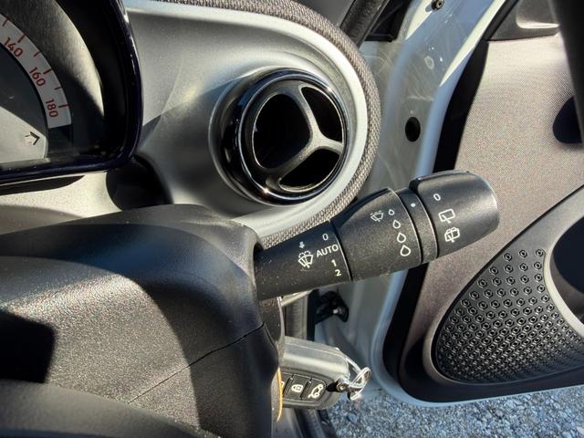 スマートフォーフォー ターボ 半年保証付 禁煙車 レザーシート ガラスルーフ ナビ 地デジ バックモニター キーレス 純正16インチアルミ シートヒーター 衝突軽減システム アイドリングストップ ドライブレコーダー ETC(34枚目)