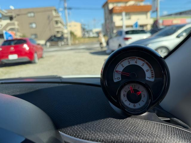 スマートフォーフォー ターボ 半年保証付 禁煙車 レザーシート ガラスルーフ ナビ 地デジ バックモニター キーレス 純正16インチアルミ シートヒーター 衝突軽減システム アイドリングストップ ドライブレコーダー ETC(35枚目)