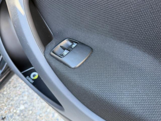 スマートフォーフォー ターボ 半年保証付 禁煙車 レザーシート ガラスルーフ ナビ 地デジ バックモニター キーレス 純正16インチアルミ シートヒーター 衝突軽減システム アイドリングストップ ドライブレコーダー ETC(40枚目)