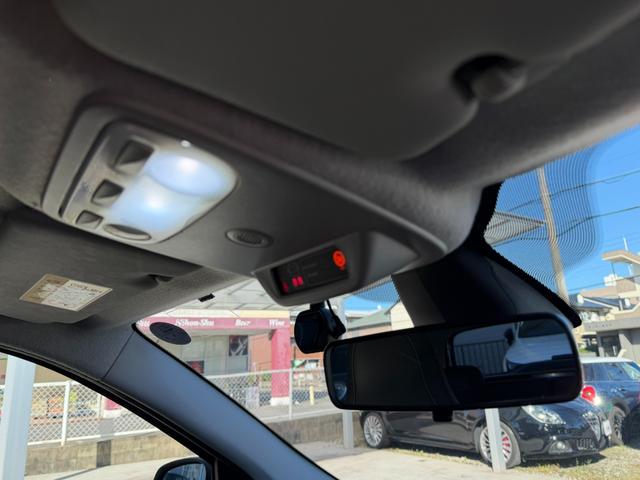 スマートフォーフォー ターボ 半年保証付 禁煙車 レザーシート ガラスルーフ ナビ 地デジ バックモニター キーレス 純正16インチアルミ シートヒーター 衝突軽減システム アイドリングストップ ドライブレコーダー ETC(42枚目)