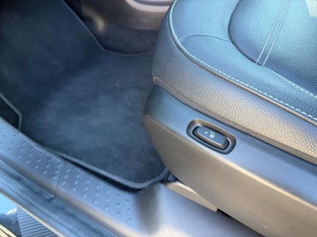 スマートフォーフォー ターボ 半年保証付 禁煙車 レザーシート ガラスルーフ ナビ 地デジ バックモニター キーレス 純正16インチアルミ シートヒーター 衝突軽減システム アイドリングストップ ドライブレコーダー ETC(45枚目)