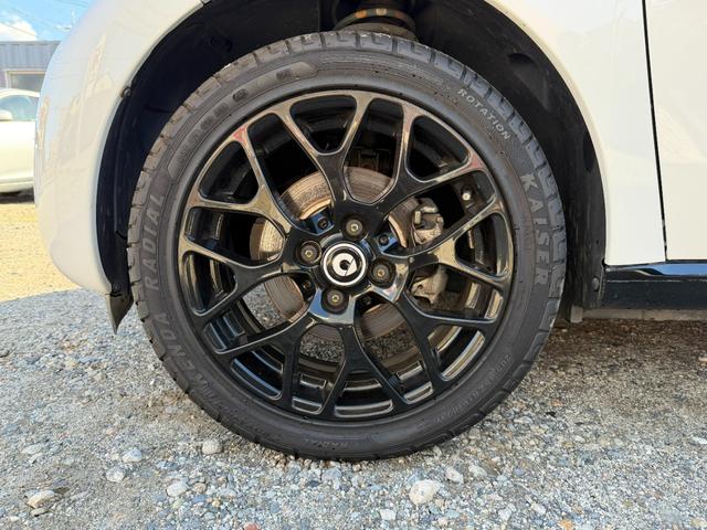 スマートフォーフォー ターボ 半年保証付 禁煙車 レザーシート ガラスルーフ ナビ 地デジ バックモニター キーレス 純正16インチアルミ シートヒーター 衝突軽減システム アイドリングストップ ドライブレコーダー ETC(52枚目)