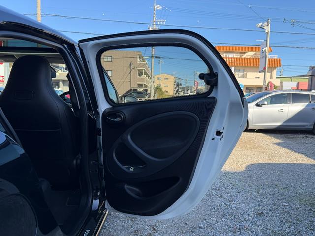 スマートフォーフォー ターボ 半年保証付 禁煙車 レザーシート ガラスルーフ ナビ 地デジ バックモニター キーレス 純正16インチアルミ シートヒーター 衝突軽減システム アイドリングストップ ドライブレコーダー ETC(54枚目)