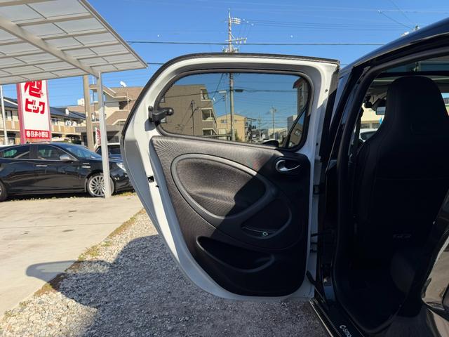 スマートフォーフォー ターボ 半年保証付 禁煙車 レザーシート ガラスルーフ ナビ 地デジ バックモニター キーレス 純正16インチアルミ シートヒーター 衝突軽減システム アイドリングストップ ドライブレコーダー ETC(56枚目)