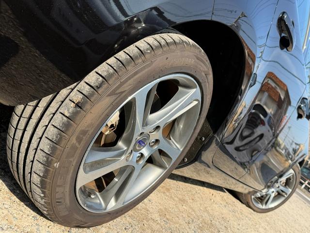 Ｖ４０ Ｄ４　ＳＥ　半年保証付　アイシン８速オートマ　ナビ　地デジ　バックカメラ　スマートキー　黒革シート　パワーシート　Ｂｌｕｅｔｏｏｔｈ機能　純正１７インチアルミ　衝突軽減システム　アダプティブクルーズコントロール（4枚目）