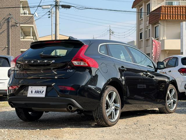 Ｖ４０ Ｄ４　ＳＥ　半年保証付　アイシン８速オートマ　ナビ　地デジ　バックカメラ　スマートキー　黒革シート　パワーシート　Ｂｌｕｅｔｏｏｔｈ機能　純正１７インチアルミ　衝突軽減システム　アダプティブクルーズコントロール（8枚目）