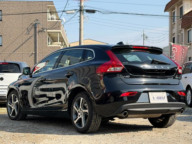 Ｖ４０ Ｄ４　ＳＥ　半年保証付　アイシン８速オートマ　ナビ　地デジ　バックカメラ　スマートキー　黒革シート　パワーシート　Ｂｌｕｅｔｏｏｔｈ機能　純正１７インチアルミ　衝突軽減システム　アダプティブクルーズコントロール（10枚目）