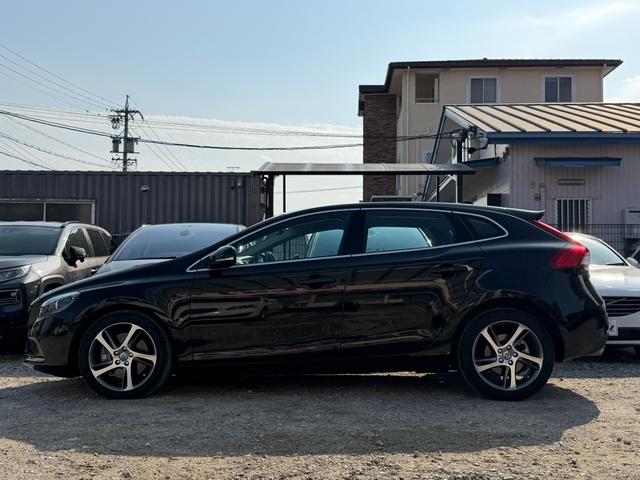 Ｖ４０ Ｄ４　ＳＥ　半年保証付　アイシン８速オートマ　ナビ　地デジ　バックカメラ　スマートキー　黒革シート　パワーシート　Ｂｌｕｅｔｏｏｔｈ機能　純正１７インチアルミ　衝突軽減システム　アダプティブクルーズコントロール（11枚目）