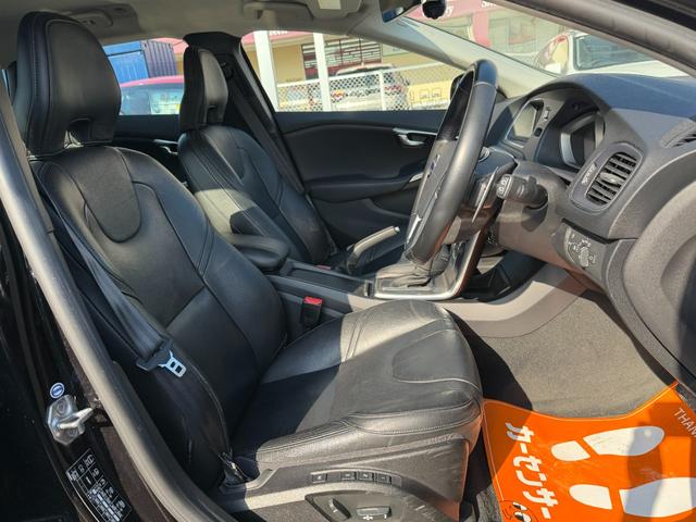 Ｖ４０ Ｄ４　ＳＥ　半年保証付　アイシン８速オートマ　ナビ　地デジ　バックカメラ　スマートキー　黒革シート　パワーシート　Ｂｌｕｅｔｏｏｔｈ機能　純正１７インチアルミ　衝突軽減システム　アダプティブクルーズコントロール（13枚目）