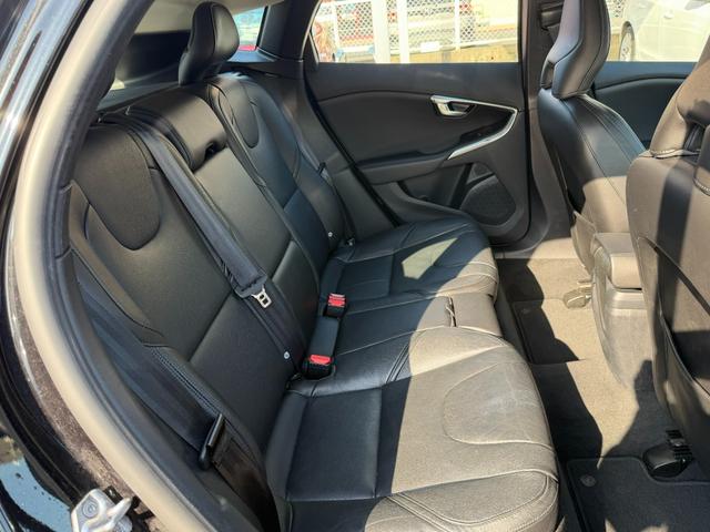 Ｖ４０ Ｄ４　ＳＥ　半年保証付　アイシン８速オートマ　ナビ　地デジ　バックカメラ　スマートキー　黒革シート　パワーシート　Ｂｌｕｅｔｏｏｔｈ機能　純正１７インチアルミ　衝突軽減システム　アダプティブクルーズコントロール（15枚目）