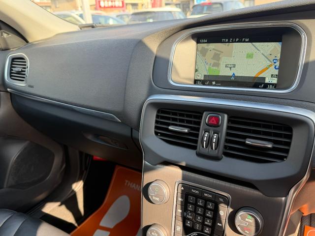 Ｖ４０ Ｄ４　ＳＥ　半年保証付　アイシン８速オートマ　ナビ　地デジ　バックカメラ　スマートキー　黒革シート　パワーシート　Ｂｌｕｅｔｏｏｔｈ機能　純正１７インチアルミ　衝突軽減システム　アダプティブクルーズコントロール（17枚目）