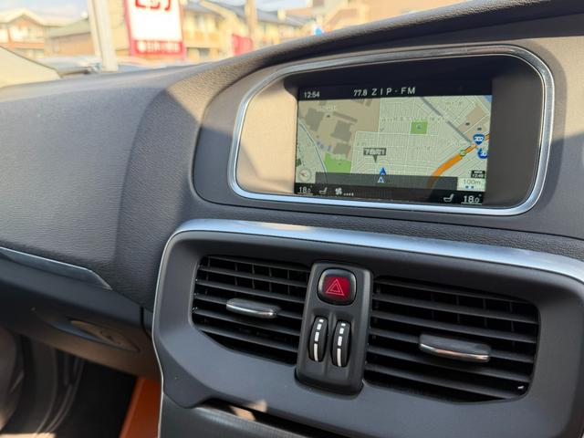 Ｖ４０ Ｄ４　ＳＥ　半年保証付　アイシン８速オートマ　ナビ　地デジ　バックカメラ　スマートキー　黒革シート　パワーシート　Ｂｌｕｅｔｏｏｔｈ機能　純正１７インチアルミ　衝突軽減システム　アダプティブクルーズコントロール（18枚目）
