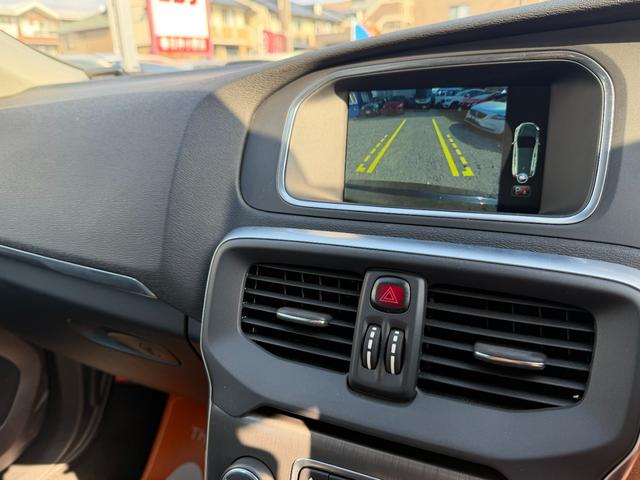 Ｖ４０ Ｄ４　ＳＥ　半年保証付　アイシン８速オートマ　ナビ　地デジ　バックカメラ　スマートキー　黒革シート　パワーシート　Ｂｌｕｅｔｏｏｔｈ機能　純正１７インチアルミ　衝突軽減システム　アダプティブクルーズコントロール（19枚目）